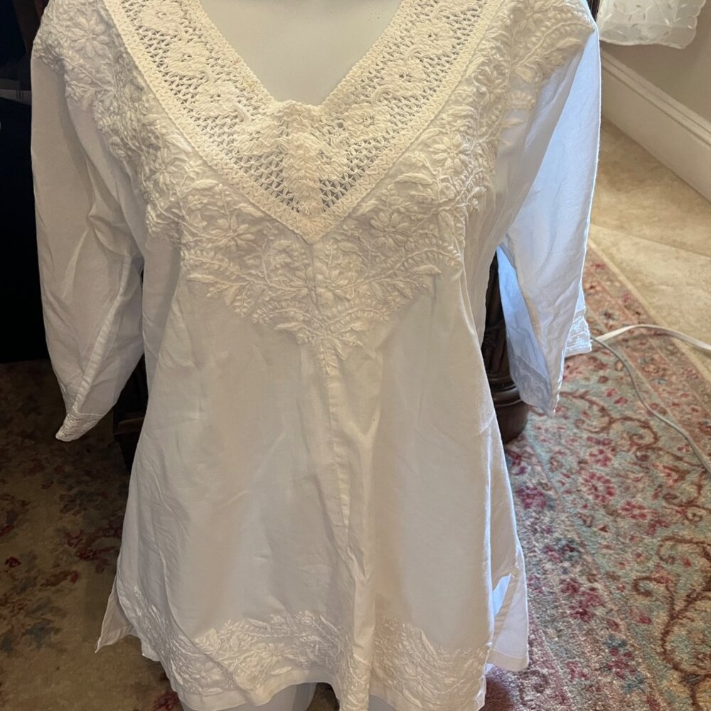 DREAM white cotton embroidered V Neck top Women S